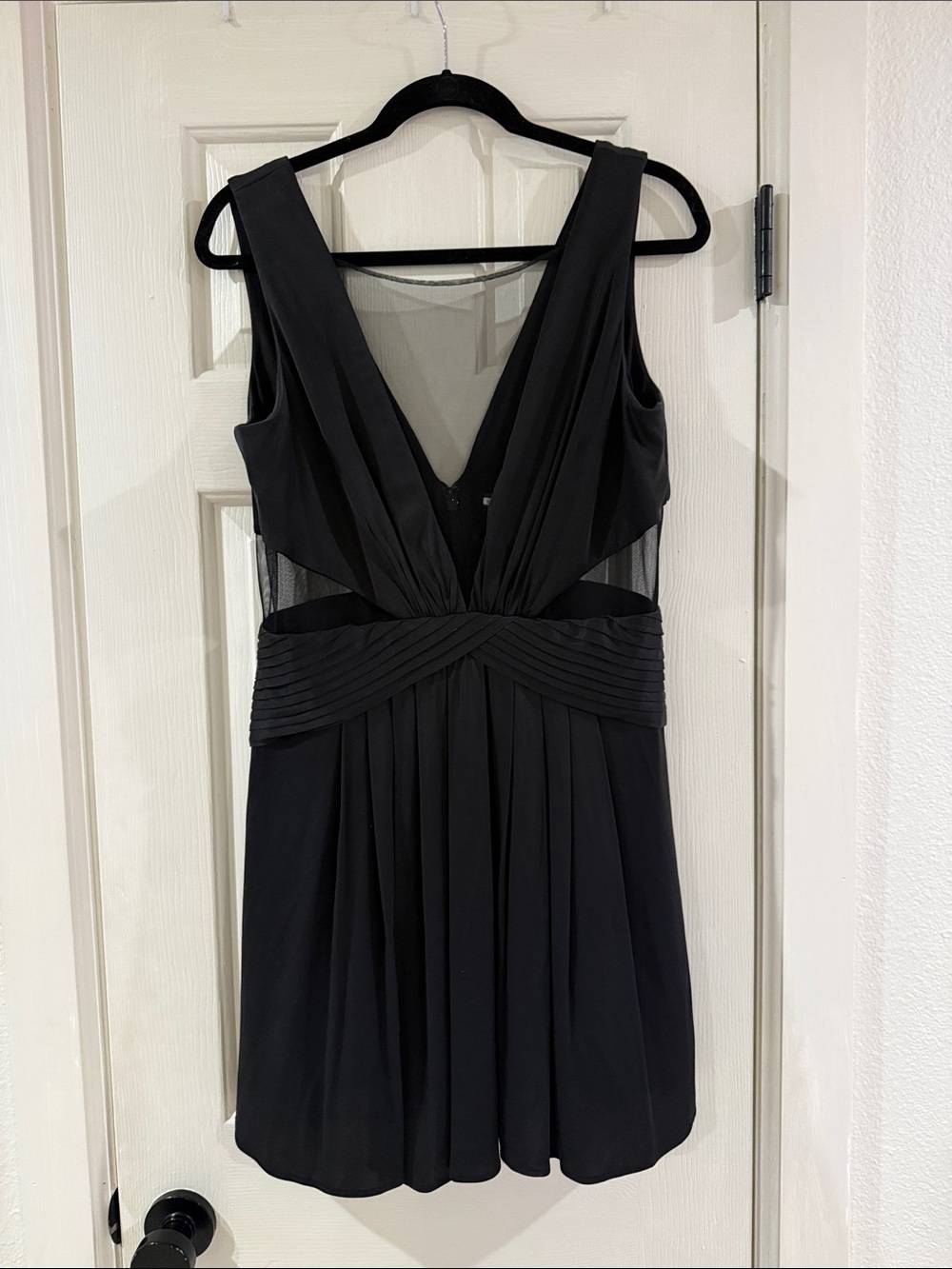 BCBG MaxAzria Classic Black V-Neck Mini Dress with Pleated Waist Size Large